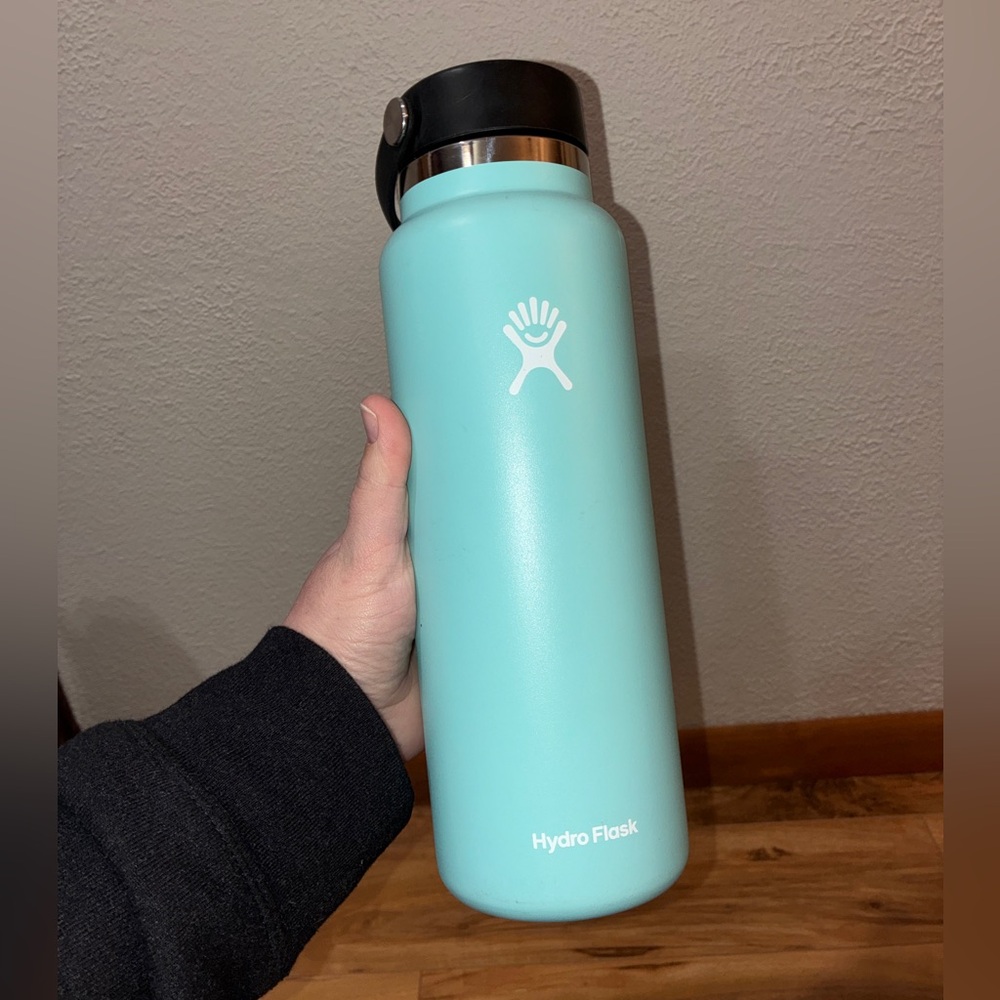 40oz Hydro Flask - blue, screw top